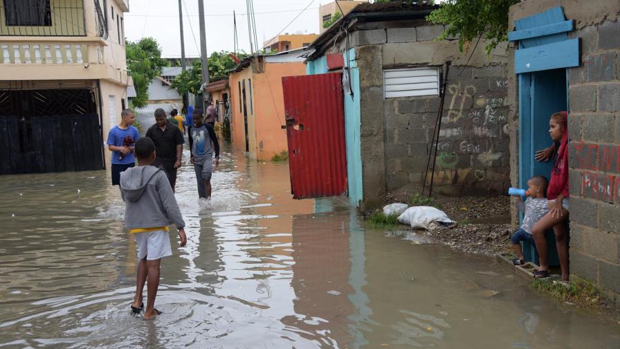 Tras la tormenta, 1,542 viviendas están afectadas y 17 acueductos fuera de servicio