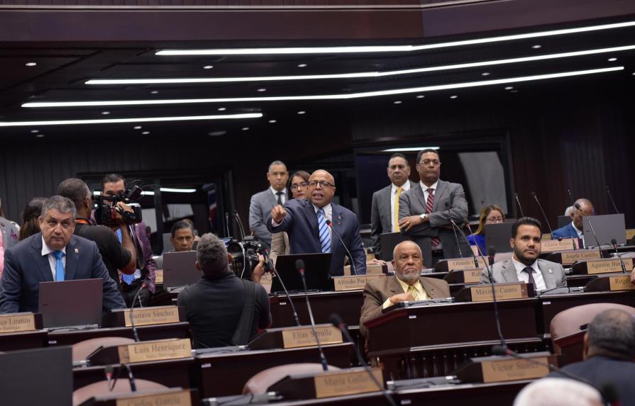Diputados obtienen nuevo plazo para continuar discusión de Ley de Partidos