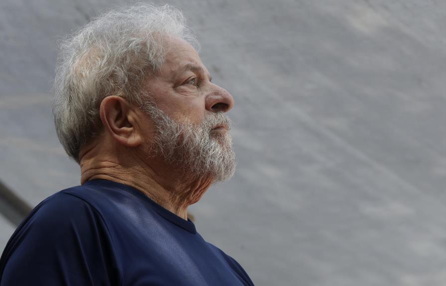 Fiscalía brasileña pide investigar al juez que ordenó liberar a Lula