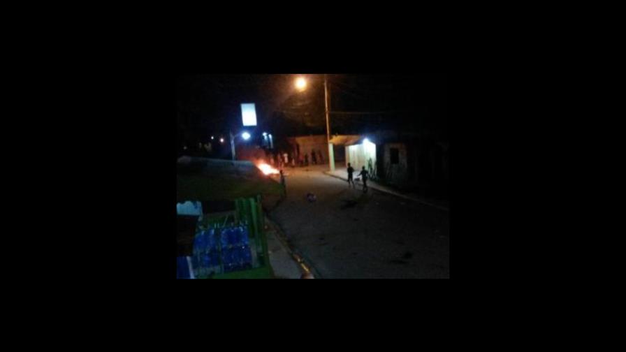 Protestan en comunidad Quisqueya de San Pedro contra apagones