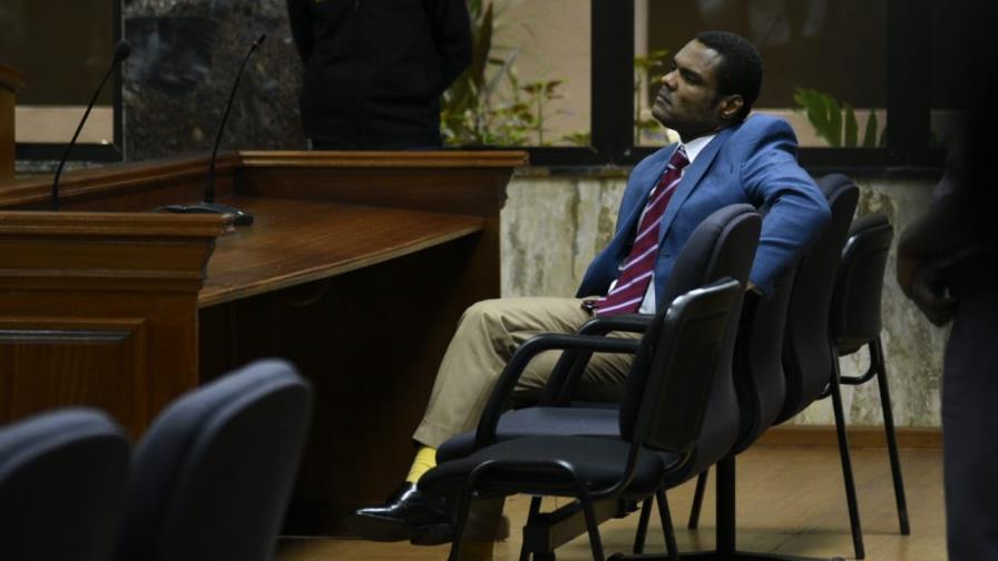 Corte aplaza recurso interpuesto por exembajador acusado de violar hijastra