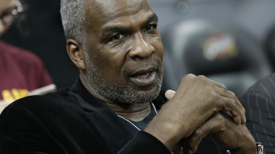 Detienen y acusan a Charles Oakley de cometer actos fraudulentos en Las Vegas