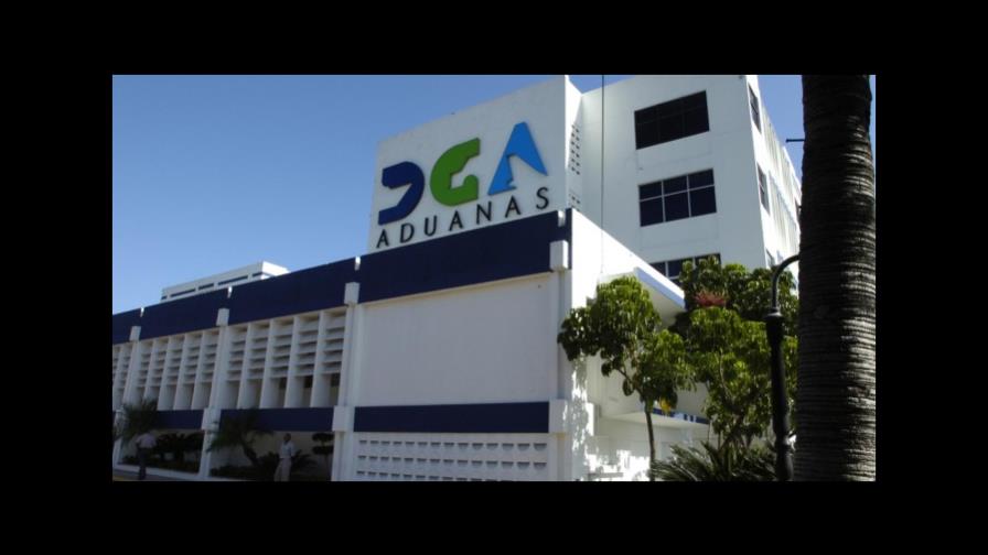Aduanas informa se mantiene trabajando para corregir situación de lentitud en algunas operaciones