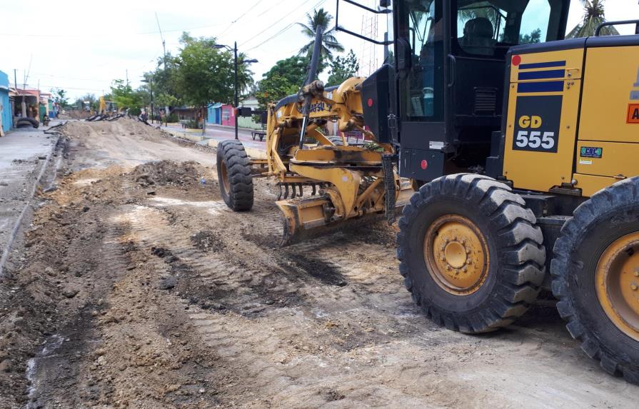 Obras Públicas inicia trabajos reconstrucción de calles en San José de Los Llanos