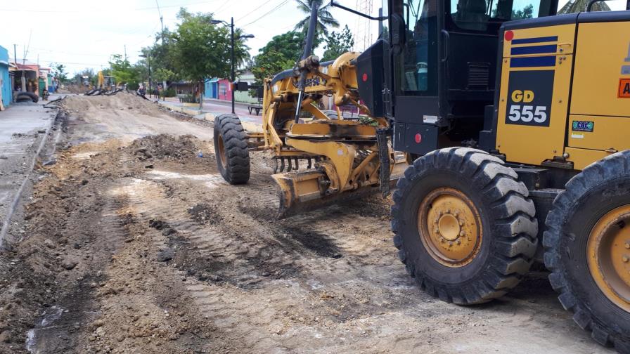 Obras Públicas inicia trabajos reconstrucción de calles en San José de Los Llanos