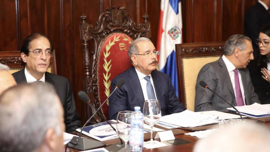 Personaje de la semana: presidente Medina sorprende con decretos para impulsar competitividad Personaje de la semana: presidente Medina sorprende con decretos para impulsar competitividad