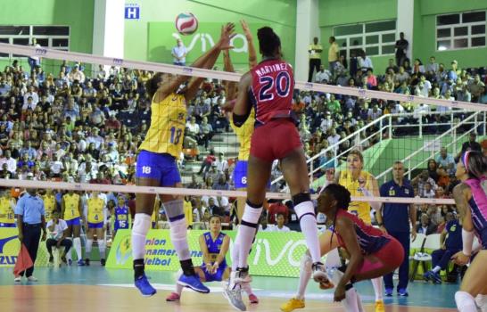 Otra página dorada del voleibol femenino dominicano: barre 3-0 por primera vez a Brasil en su historia