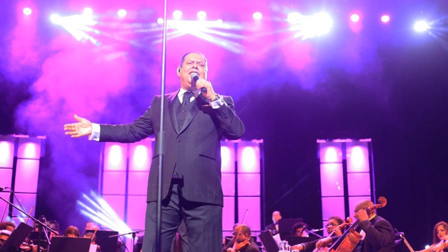 Fernando Villalona se entrega por completo a su público fiel