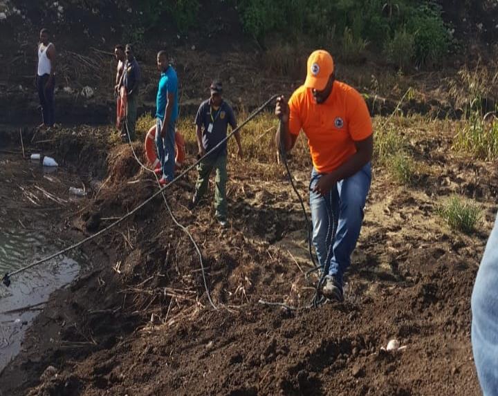 Tres menores desaparecen tras lanzarse en pozo en San Pedro de Macorís