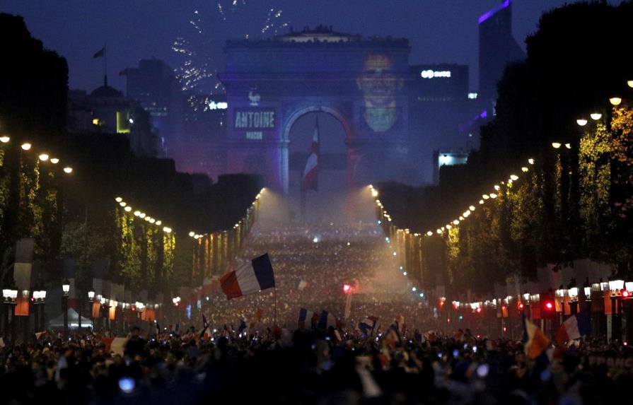 La victoria en el Mundial anima a una conflictiva Francia