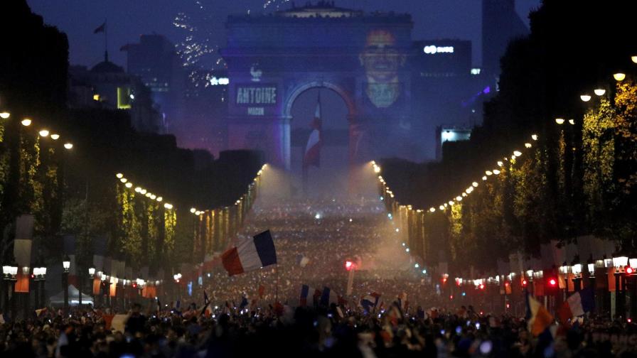 La victoria en el Mundial anima a una conflictiva Francia