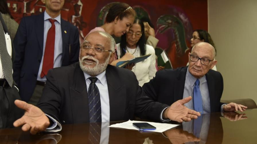 Colegio Médico amenaza con huelga contra las ARS Colegio Médico amenaza con huelga contra las ARS