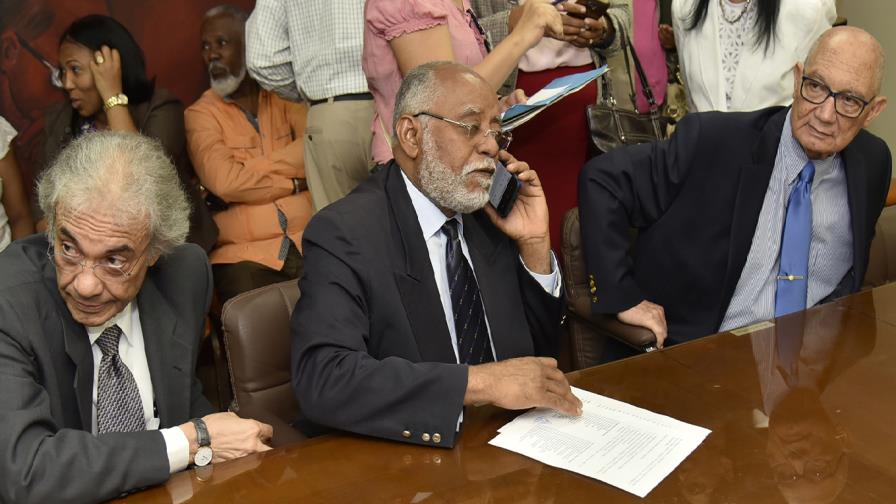 El cartel médico enfrenta al cartel asegurador en la Seguridad Social El cartel médico enfrenta al cartel asegurador en la Seguridad Social