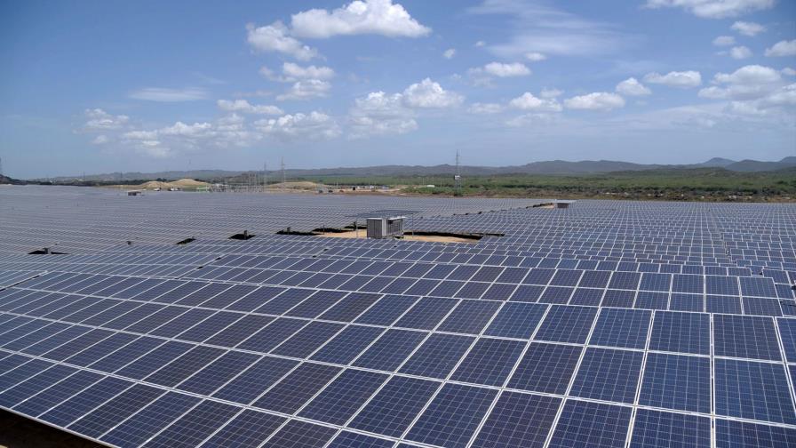 Medina inaugura parque de energía solar Montecristi Medina inaugura parque de energía solar Montecristi