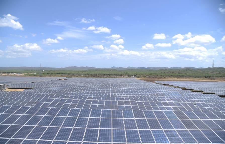 Danilo encabeza inauguración de parque de producción de energía solar en Montecristi