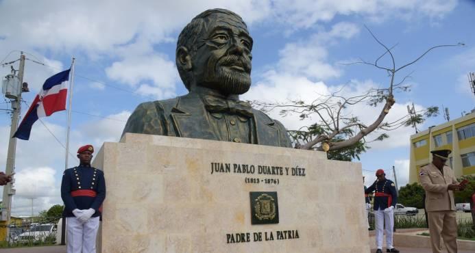 Ministerio de Defensa dice escultura de Duarte se hizo con la “única imagen que se tenía de él’