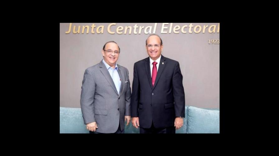 Presidente de la JCE recibe visita de Quique Antún Presidente de la JCE recibe visita de Quique Antún