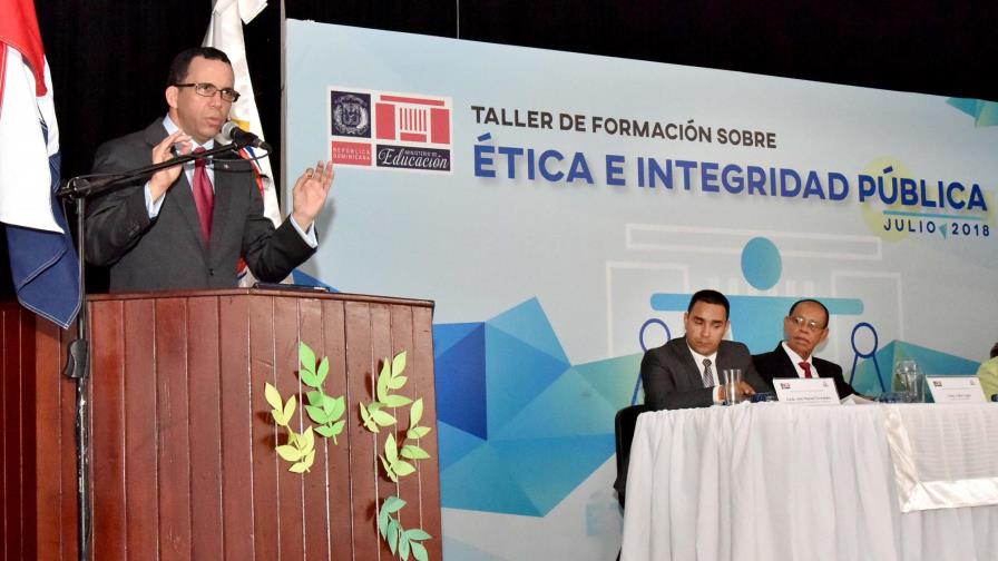Educación y DIGEIG capacitan directores para desarrollar gestión ética y transparente