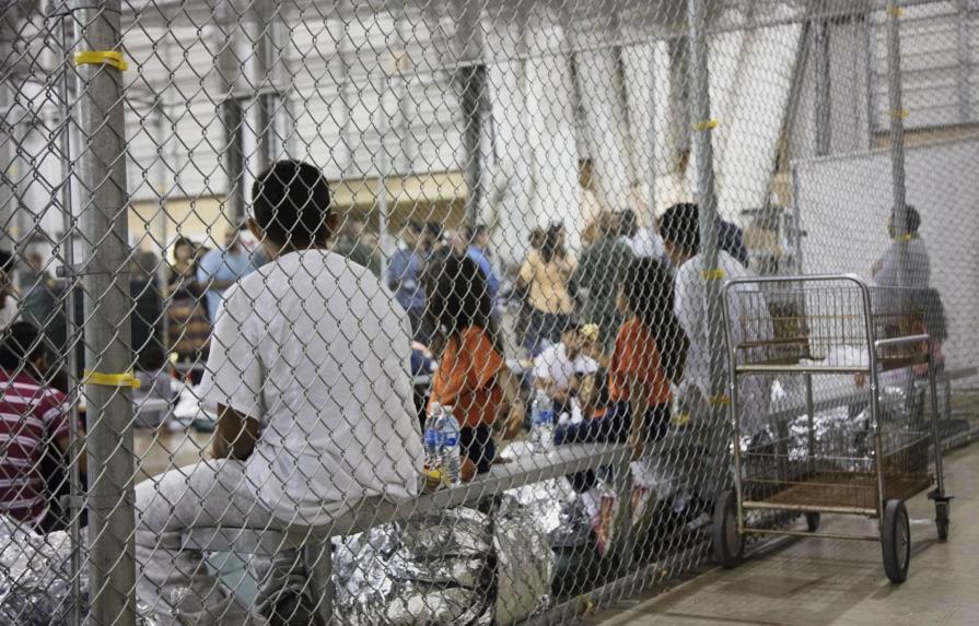 Niños migrantes dicen pasar hambre y frío en celdas de EEUU