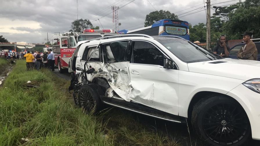 VIDEO: Chocan vehículo de Don Miguelo mientras ofrecía ayuda a hombre que falleció