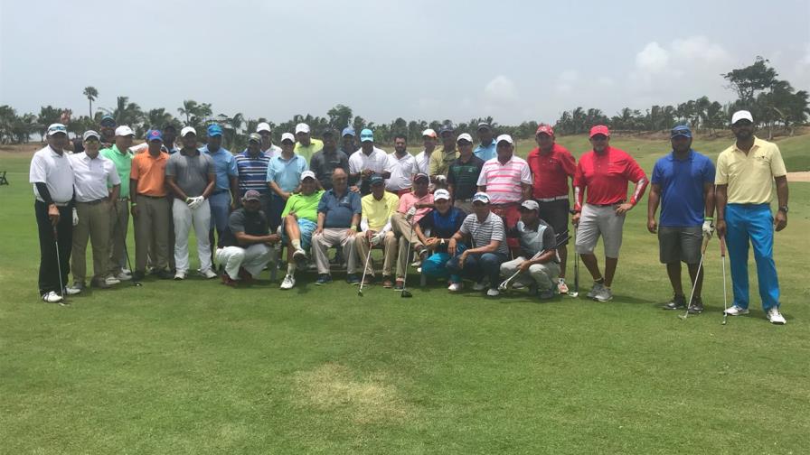 César Rodríguez gana en la categoría-A en Golf de La Altagracia César Rodríguez gana en la categoría-A en Golf de La Altagracia