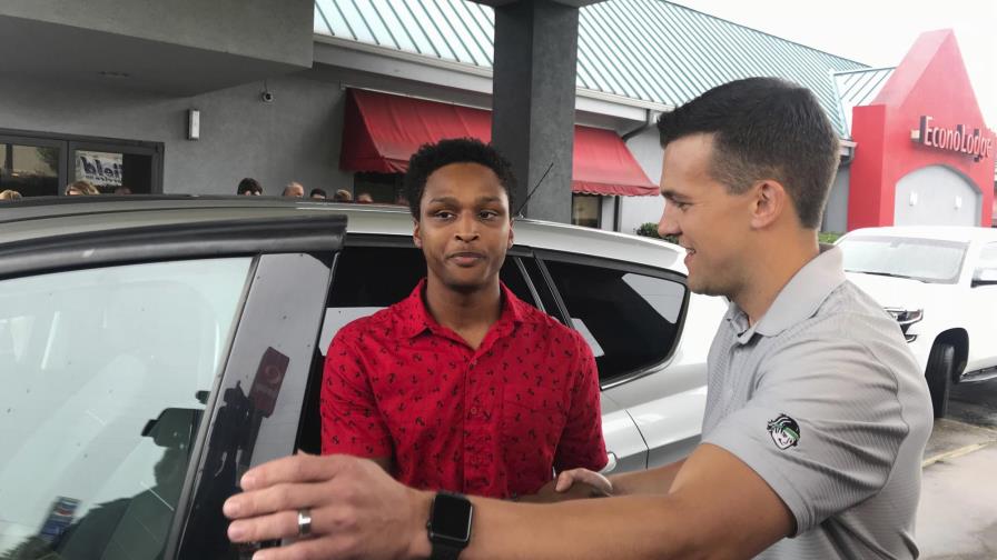 Joven en EEUU caminó toda la noche para no llegar tarde a su primer día de trabajo Joven en EEUU caminó toda la noche para no llegar tarde a su primer día de trabajo