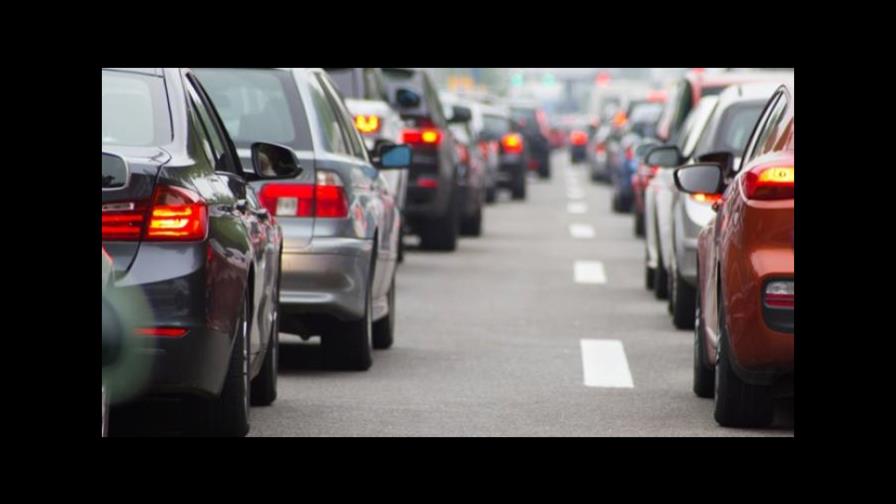 Trump analiza imponer aranceles a los automóviles