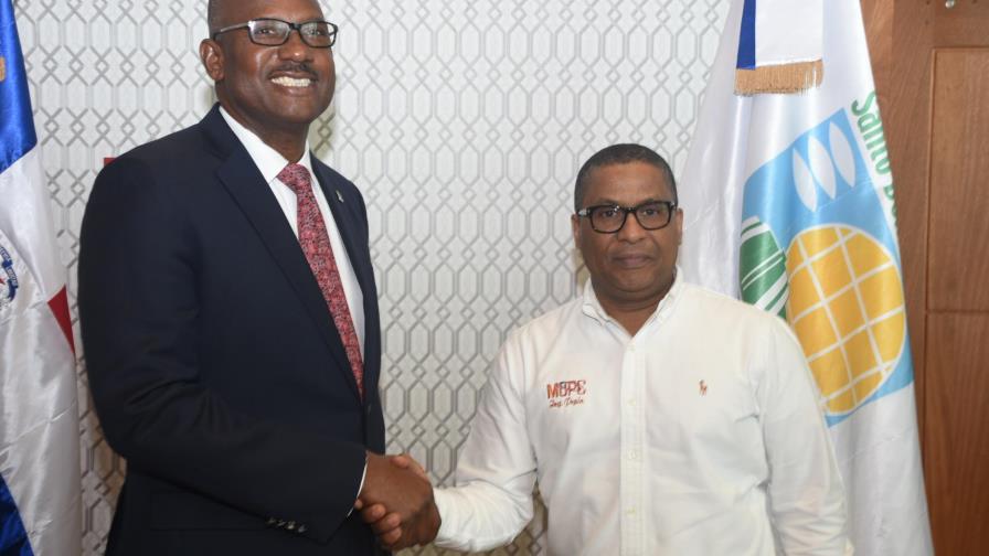 Coordinan trabajos para la construcción de terminal de autobuses en Santo Domingo Este