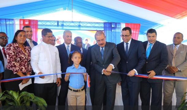 Presidente Danilo Medina inaugura escuela en Cristo Rey