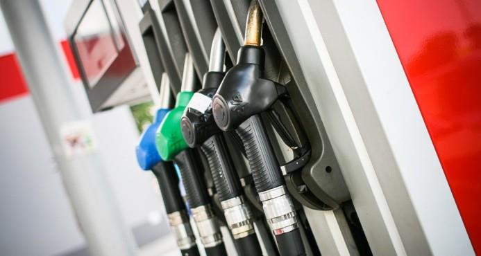 Caen precios de los combustibles, exceptuando gas natural 