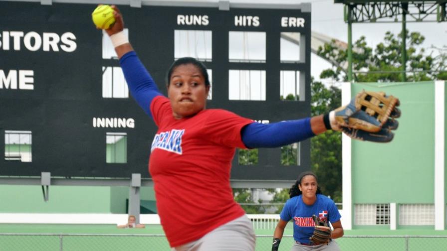 Dominicana contra Curazao; primer partido del sóftbol femenino