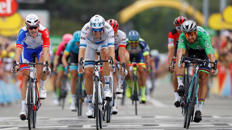 Sagan logra tercera victoria de etapa y camina hacia sexto título por puntos