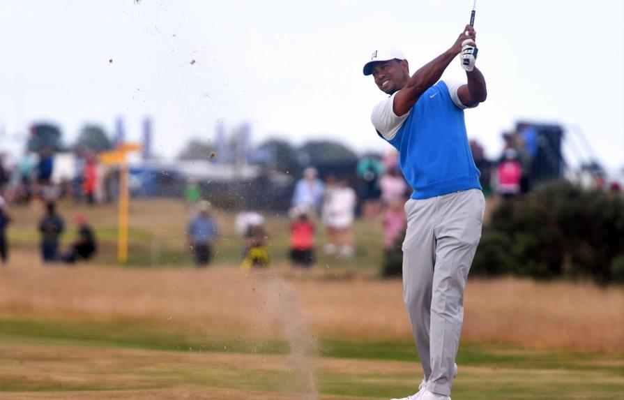 Tiger Woods sigue en el par en el Abierto Británico