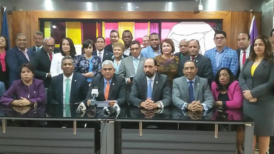 Diputados de Leonel presentan propuesta a Ley de Partidos Diputados de Leonel presentan propuesta a Ley de Partidos