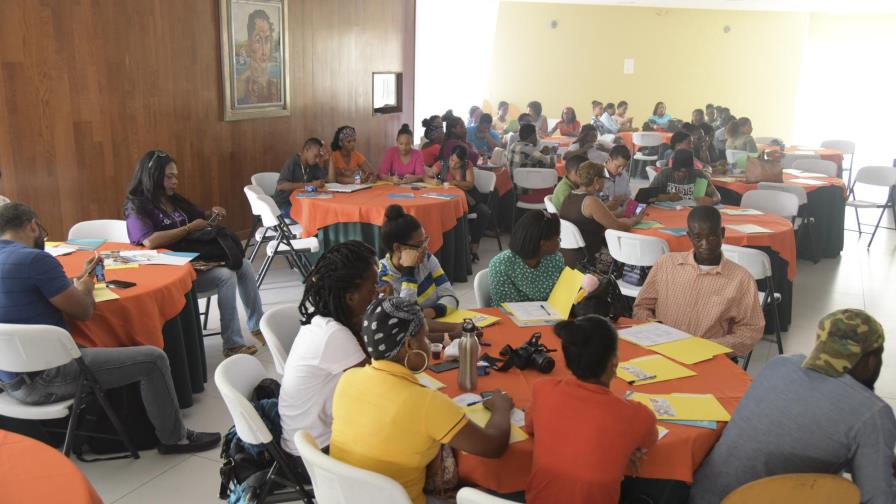 La tasa de desempleo juvenil en República Dominicana se sitúa en un 29.4 %, la más alta de América Latina y el Caribe La tasa de desempleo juvenil en República Dominicana se sitúa en un 29.4 %, la más alta de América Latina y el Caribe