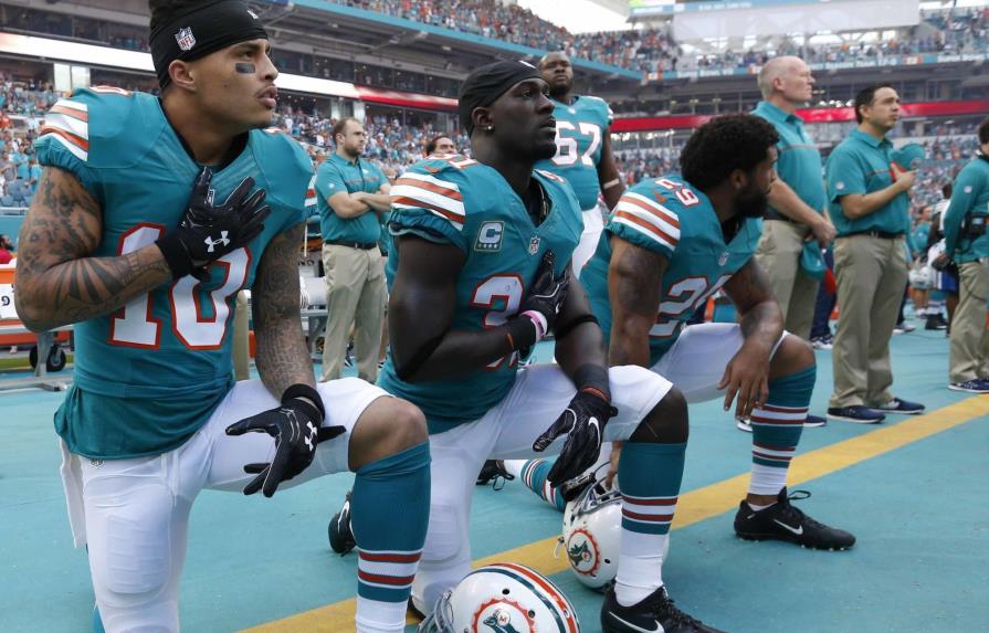 NFL y sindicato detienen sanciones a jugadores que protesten