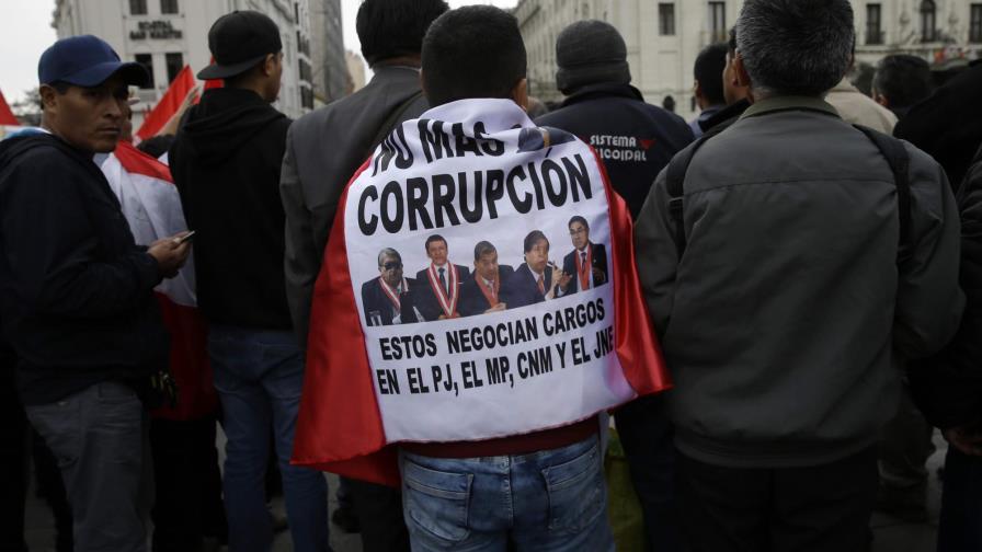 Los dardos apuntan al nuevo fiscal general de Perú por escándalo de audios