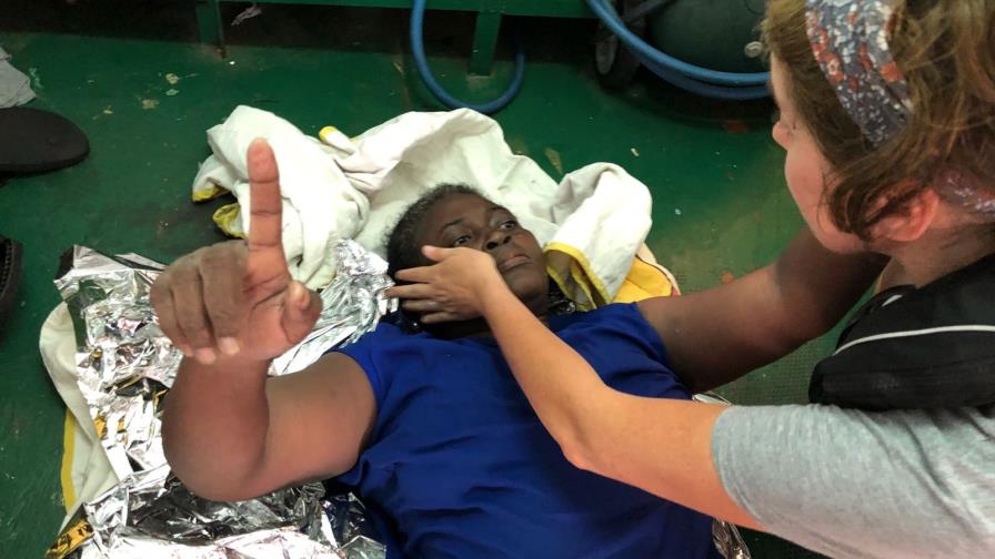 Sobreviviente y dos cuerpos de migrantes llegan a España Sobreviviente y dos cuerpos de migrantes llegan a España