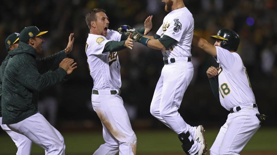 Atléticos superan a Gigantes con un hit de Lucroy en el 11mo