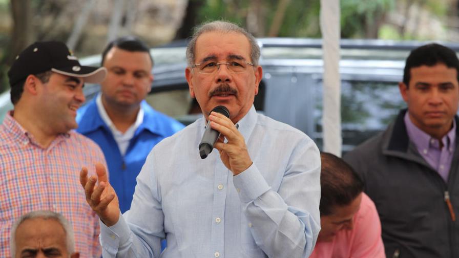 Medina entrega mil tareas a productores