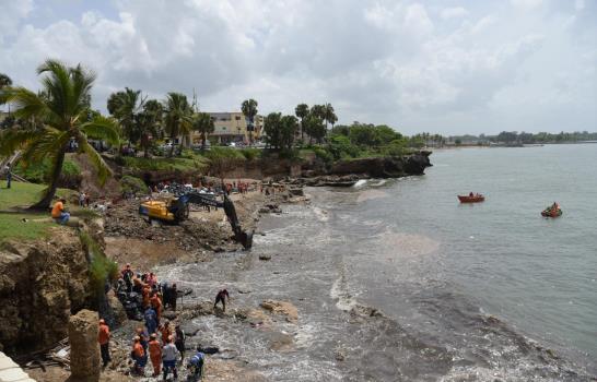 Ayuntamiento y Obras Públicas aseguran en 24 horas entregarán limpia playa Fuerte San Gil