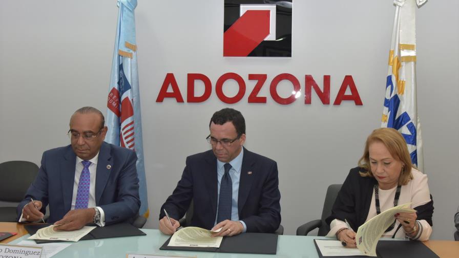Educación y Adozona firman un acuerdo