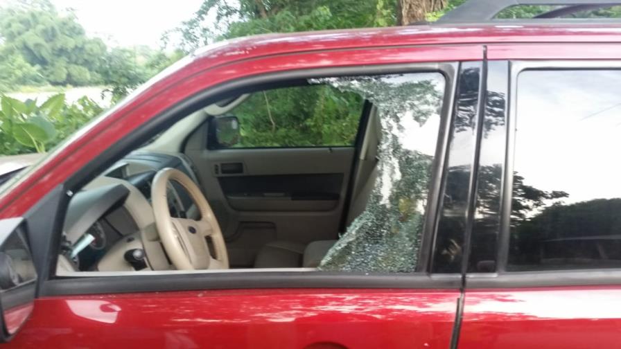 Asaltan vehículo de coordinador de prensa de CDN, José Ramón Suero Asaltan vehículo de coordinador de prensa de CDN, José Ramón Suero