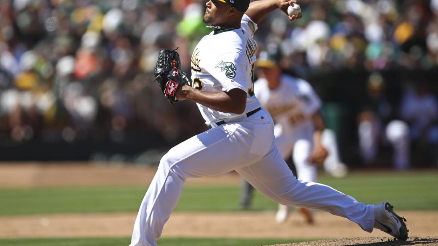 Familia logra victoria en debut con los Atléticos de Oakland