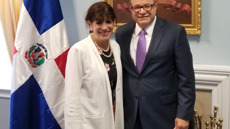 Embajador Pérez se reúne en Washington con nueva representante de EEUU en el país