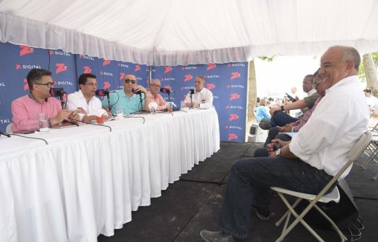 Retiran el 95% de la basura que se acumuló en el Malecón Retiran el 95% de la basura que se acumuló en el Malecón