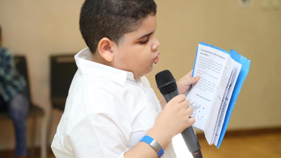 Niños egresados del CAID emocionan con sus talentos 