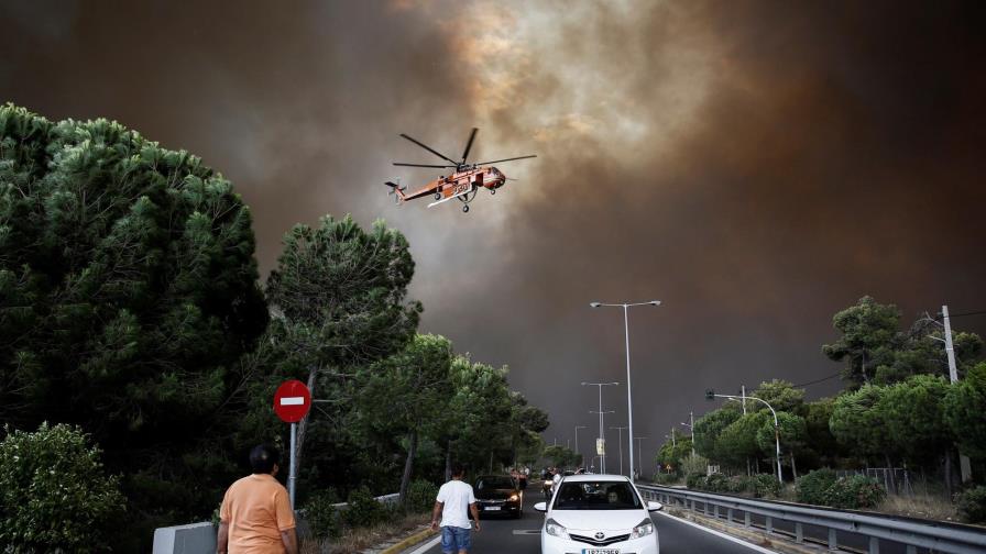 El Gobierno griego confirma ya 20 muertos en los incendios que rodean Atenas El Gobierno griego confirma ya 20 muertos en los incendios que rodean Atenas