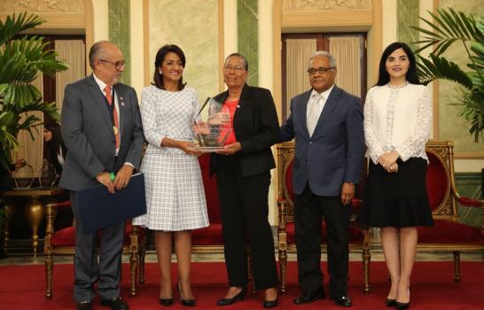 Despacho de la Primera Dama otorga premios “Pediatra del Año”