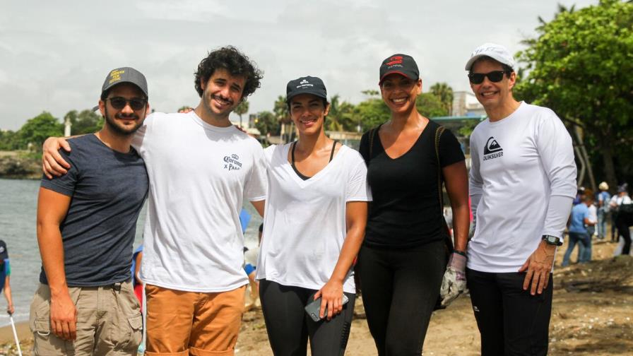 Figuras se unen a jornada de limpieza 